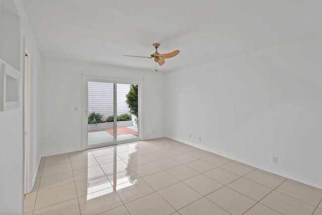 Building Photo - 2518 S Sierra Madre