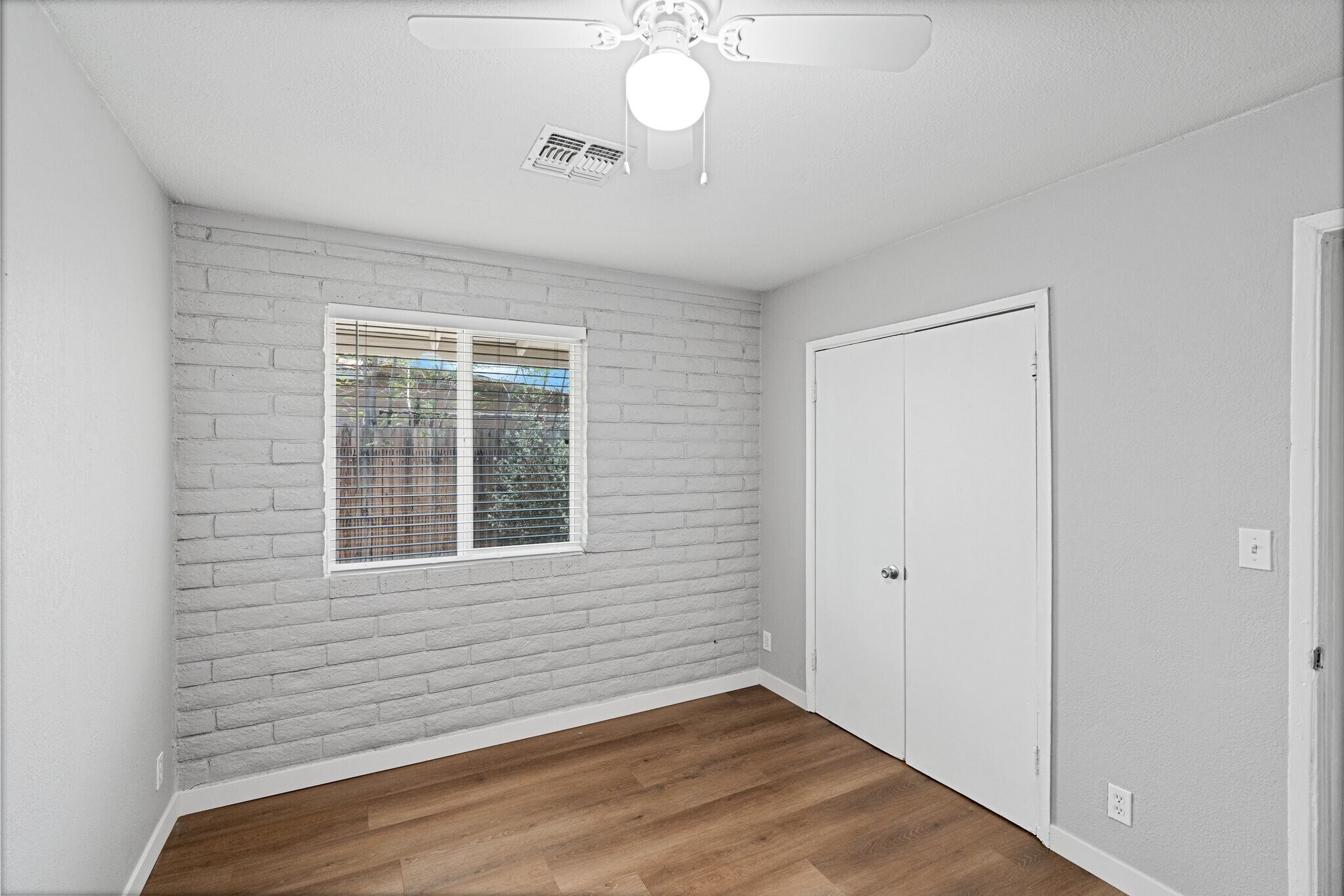 Building Photo - 1106 North 25th Pl