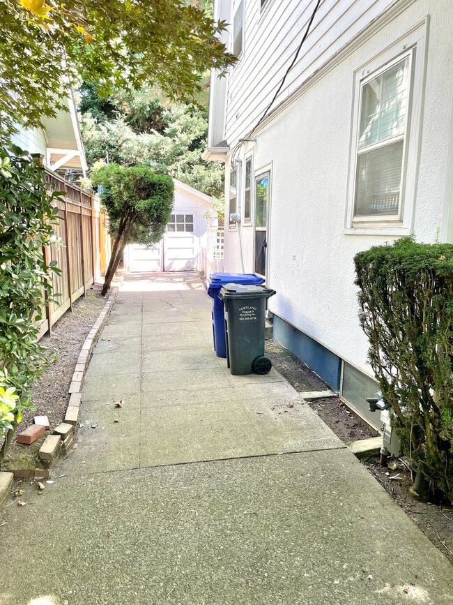 Building Photo - Grant Park 3-Story with Hardwoods, Huge Deck, Detached Garage, and Tons of Character