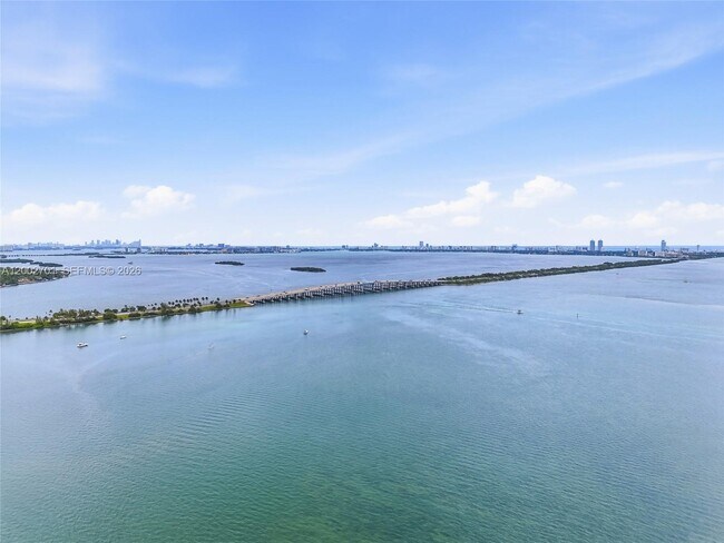 Building Photo - 600 NE 27th St