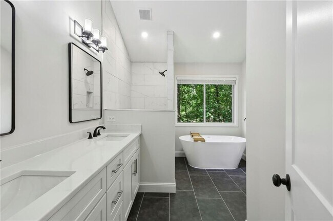 Building Photo - 545 Woodman Pl