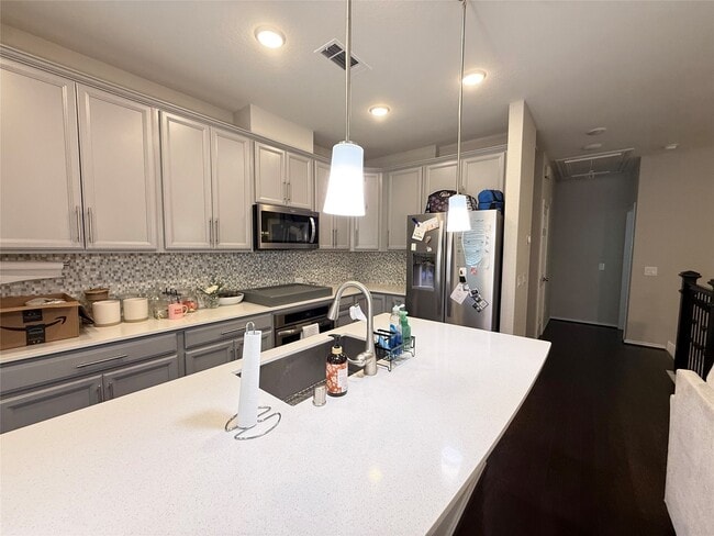 Building Photo - 10947 Cannes Memorial Dr