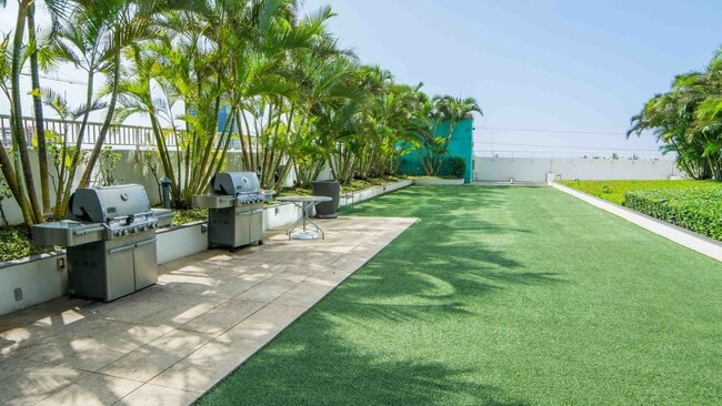Building Photo - Convenient Kakaako living! 1/1/1