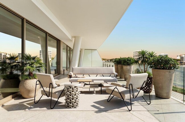 Building Photo - 5 Grove Isle Dr