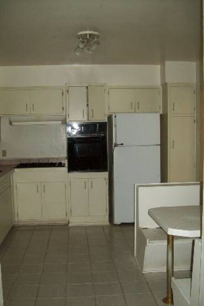 Building Photo - Spacious 5 Bedroom Tempe Home with Bonus L...