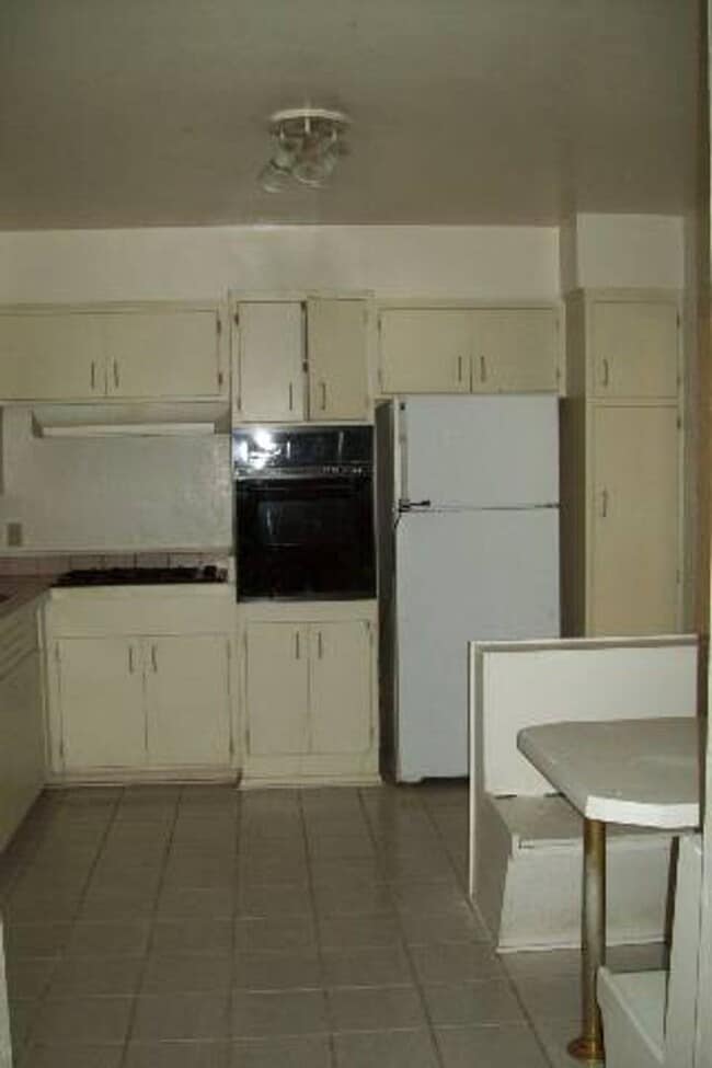 Building Photo - Spacious 5 Bedroom Tempe Home with Bonus Living Areas