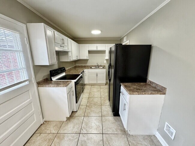 Building Photo - 4555 Willow Rd