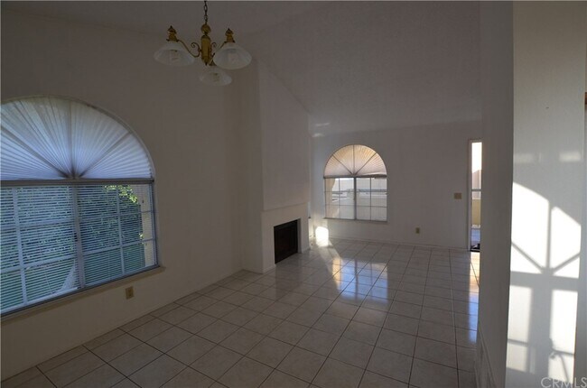 Building Photo - 76 Alicante Aisle