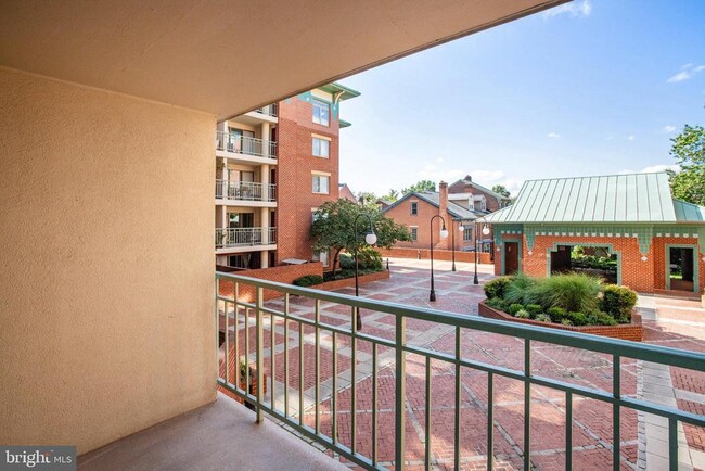 Building Photo - 545 E Braddock Rd