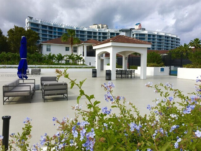 Building Photo - 3255 NE 184th St