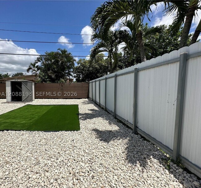 Building Photo - 2115 NW 185th St