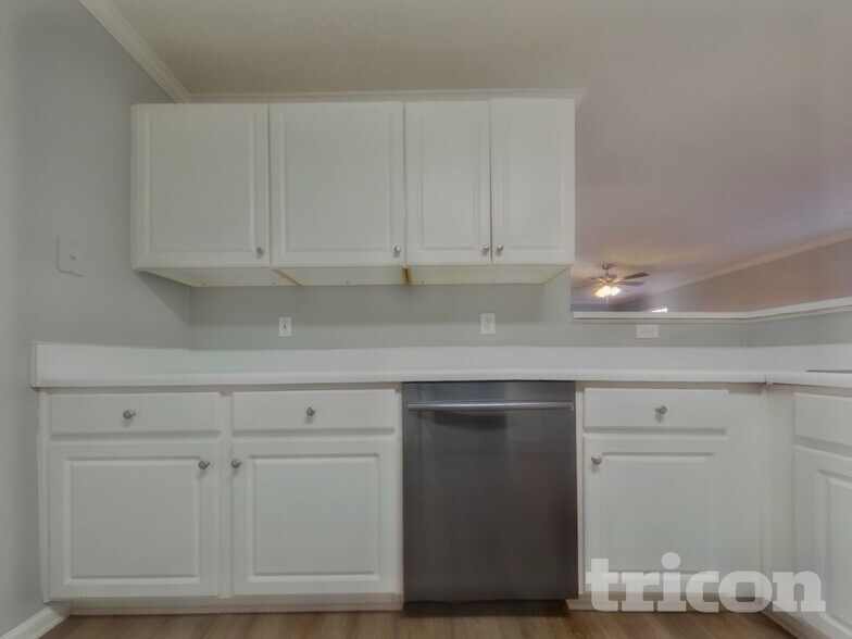 Building Photo - 878 Crestworth Crossing