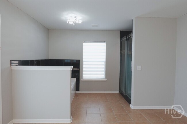 Building Photo - 25 Litchfield Dr