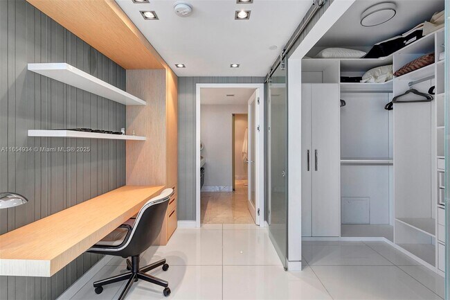 Building Photo - 17121 Collins Ave