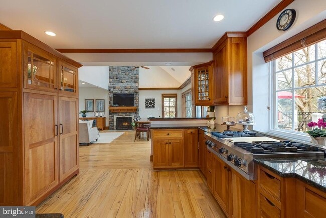 Building Photo - 1057 Vista Dr