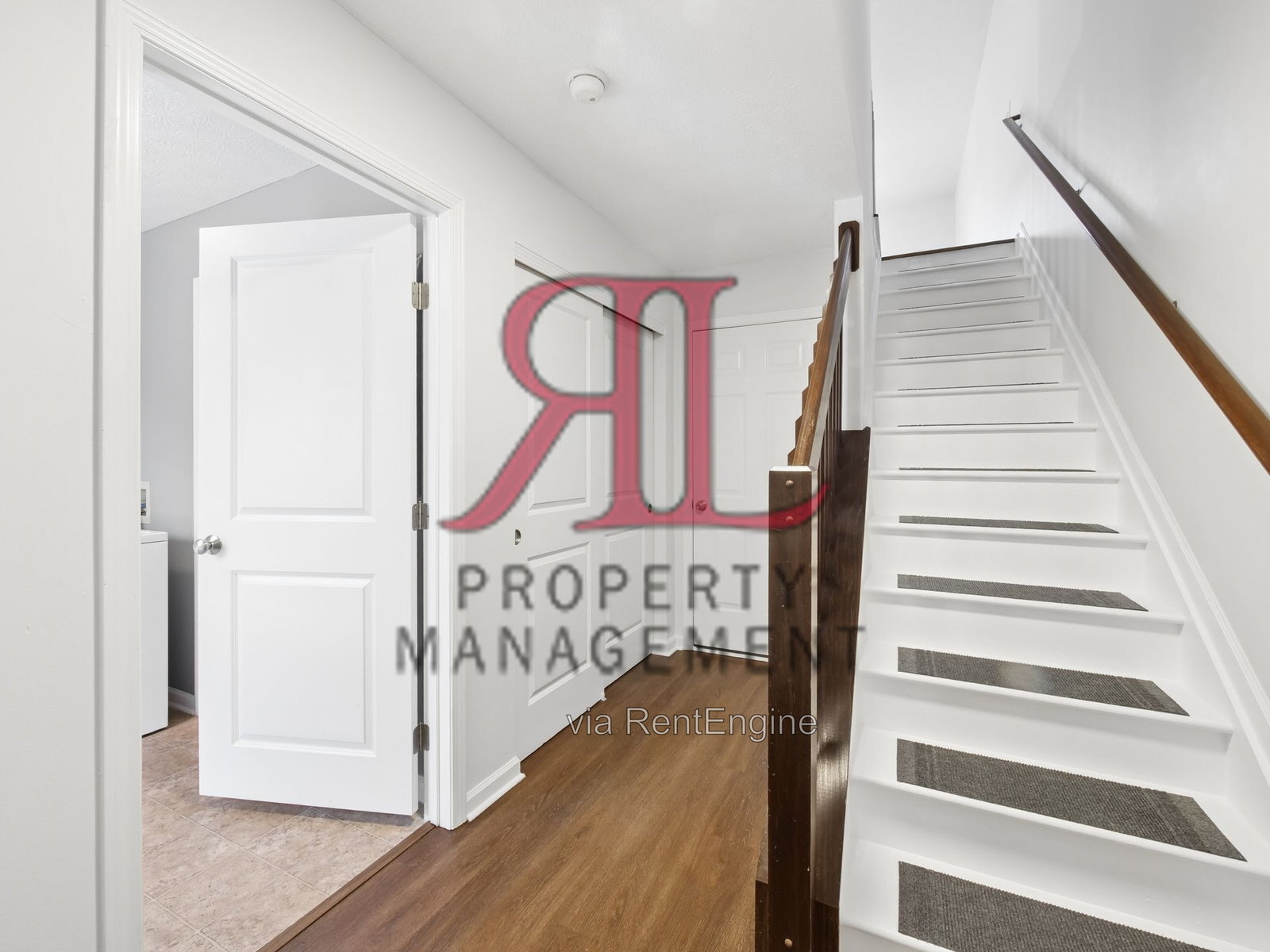 Building Photo - 264 Hemlock Ravine Dr