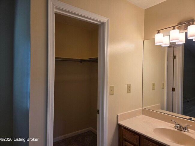 Building Photo - 4204 Holly Tree Dr