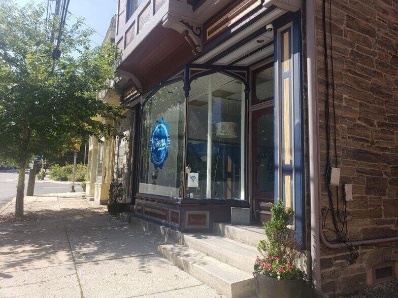 Primary Photo - 105 Bethlehem Pike