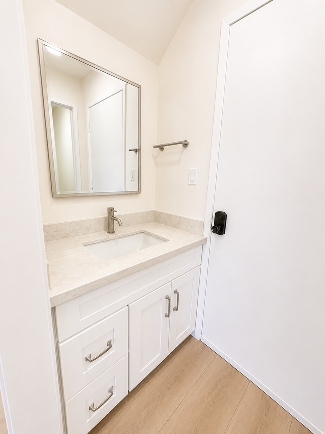 Building Photo - Townhome has been remodeled top to bottom, everything brand new!