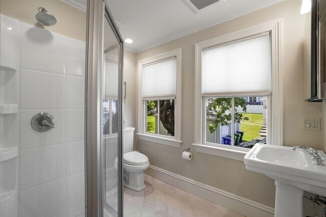 Building Photo - 28 Pennsylvania Ave