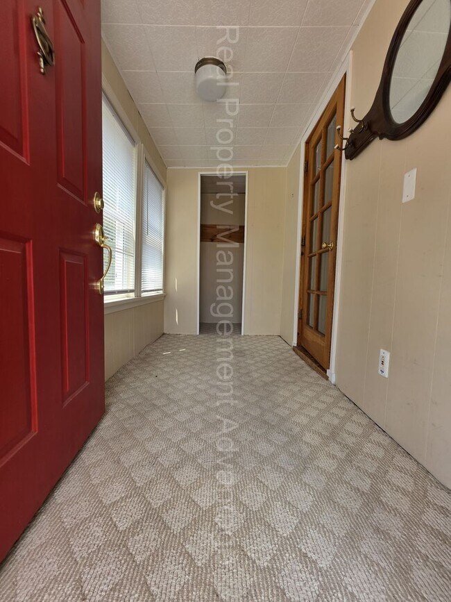 Building Photo - Rare 4-Bedroom Gem in St. Clair Shores!