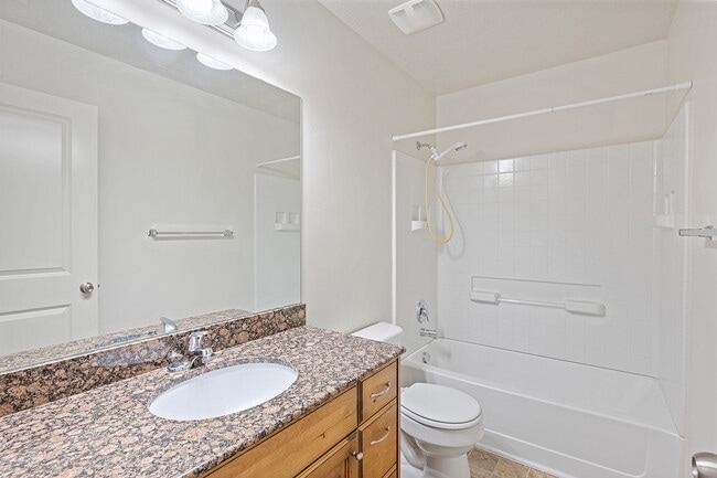 Building Photo - 490 E 700 S