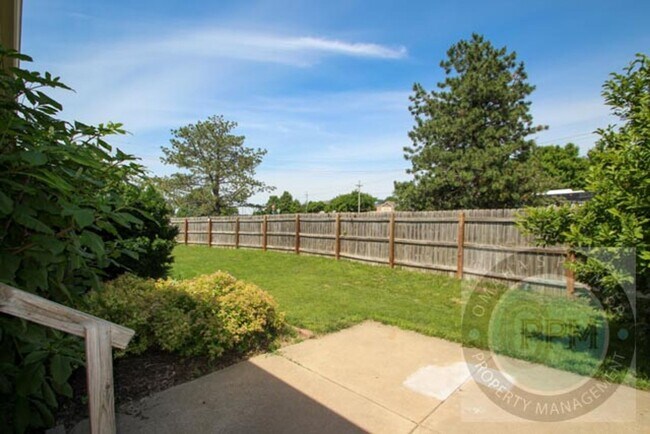 Building Photo - 6323 N 108th Ave Cir