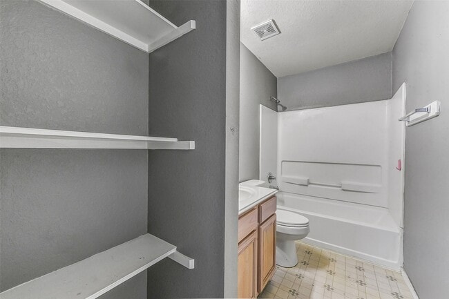 Building Photo - 13518 Woodring Ct