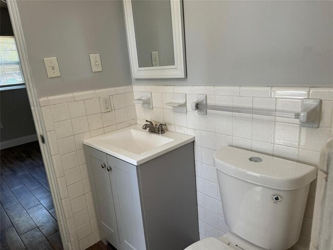 Building Photo - 507 Varsity St