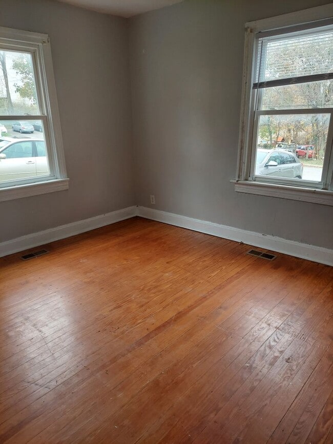 Building Photo - Nice Two Bedroom House Close to Liberty University!