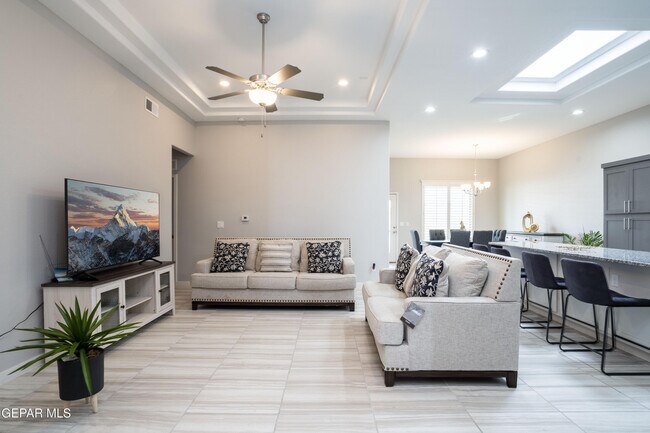 Building Photo - 252 Emerald Sun Dr