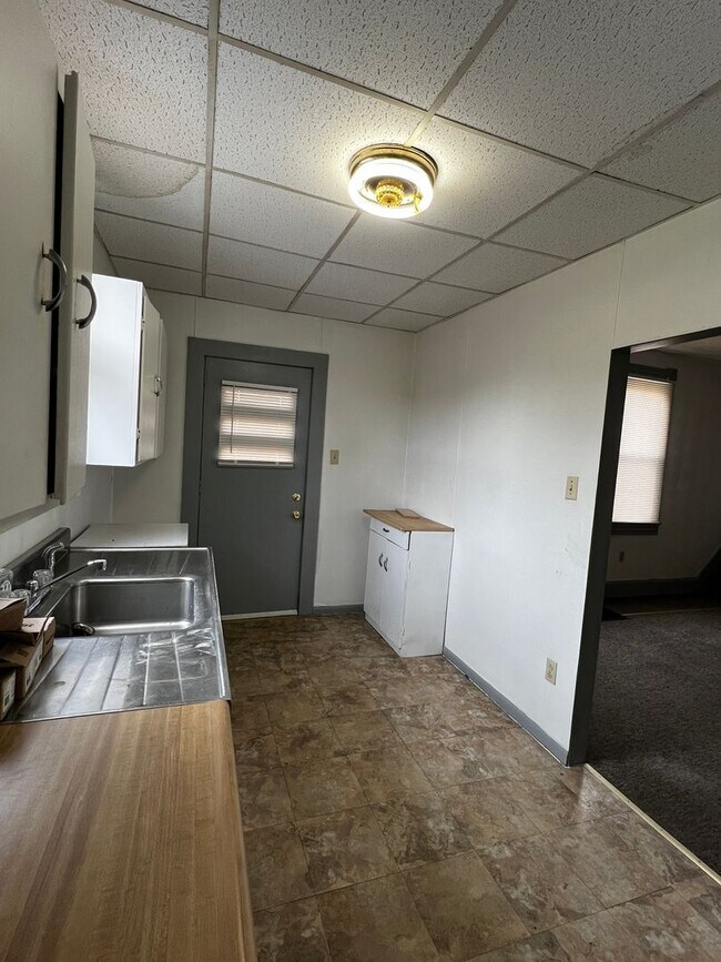 Building Photo - 21-23 Locust St