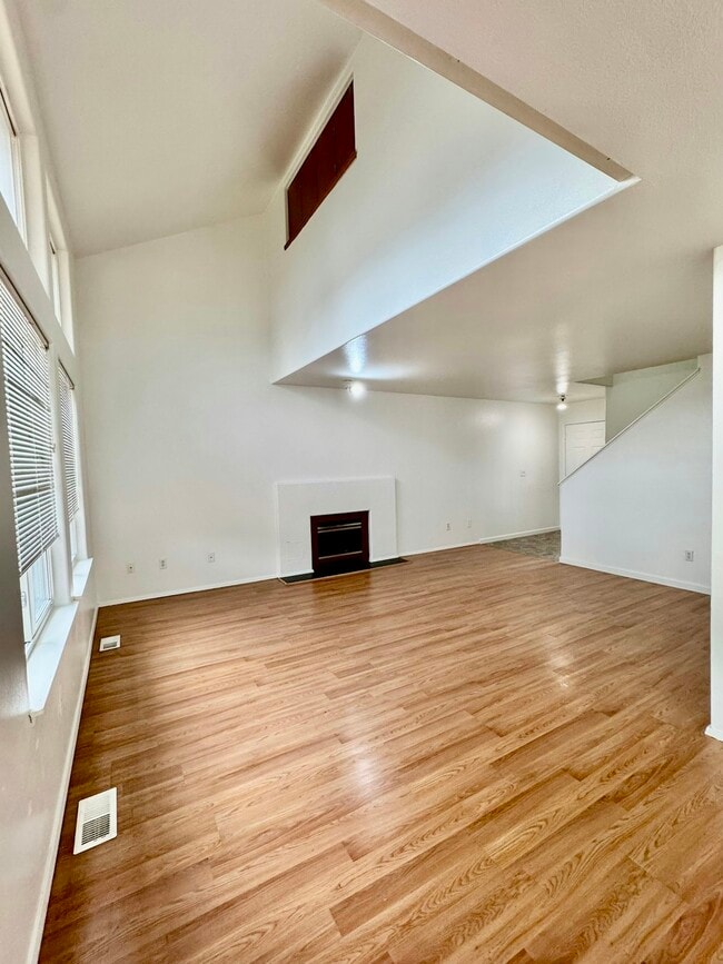 Building Photo - 9 76th St SW