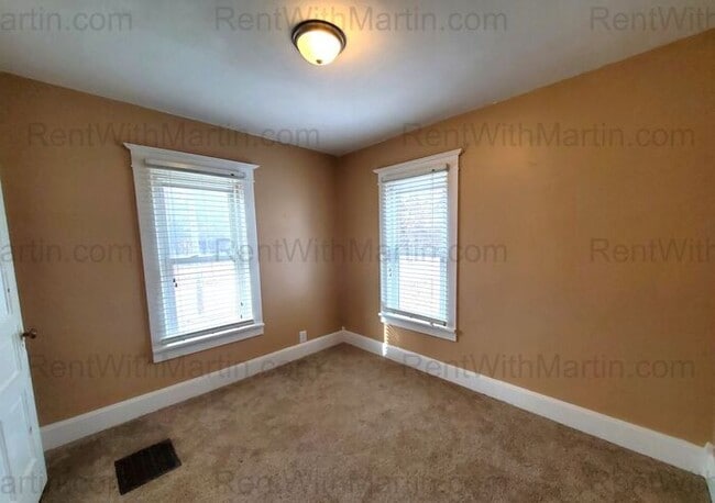 Building Photo - 201 2nd St