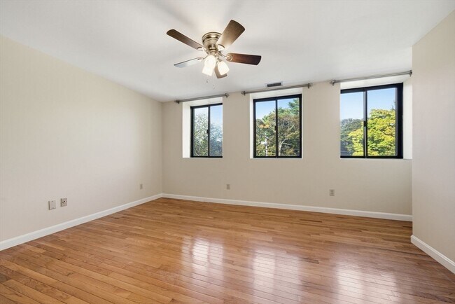 Building Photo - 30 Conant St