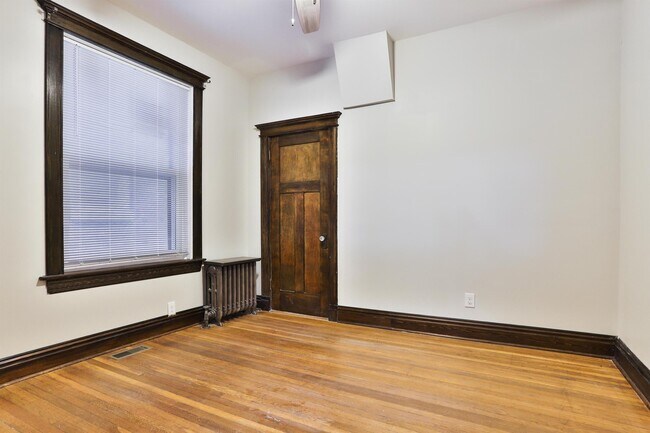 Building Photo - 6105-6107 Waterman Blvd