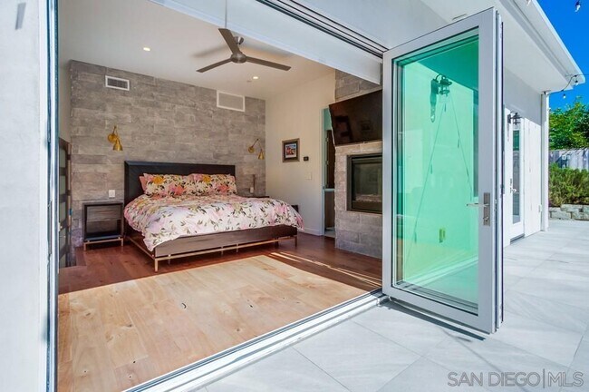 Building Photo - 738 Castro St