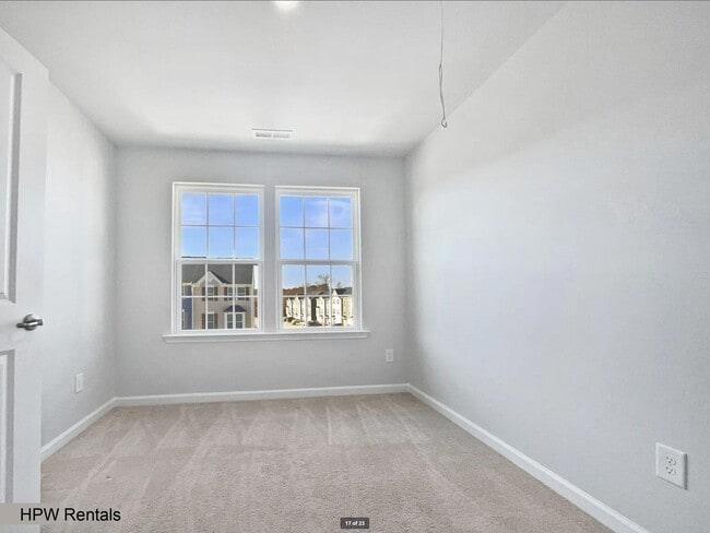 Building Photo - 3-Story End Unit Townhome with 3 Beds, 3 B...