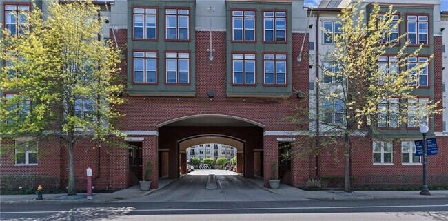 Building Photo - 1000 Providence Pl
