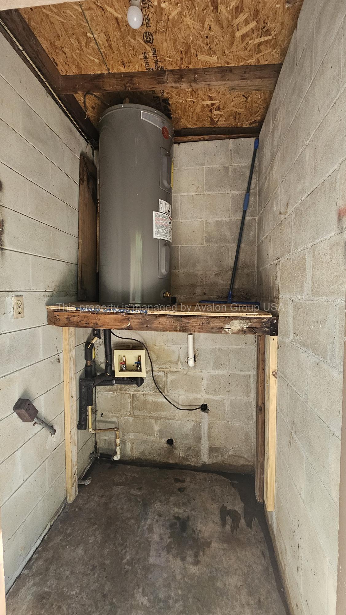 Building Photo - 1131 Lake Shore Blvd