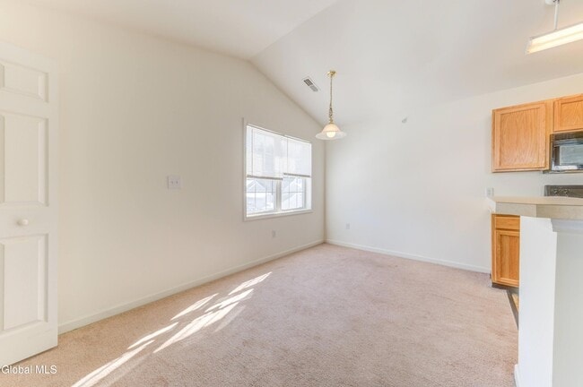 Building Photo - 304 Heritage Way