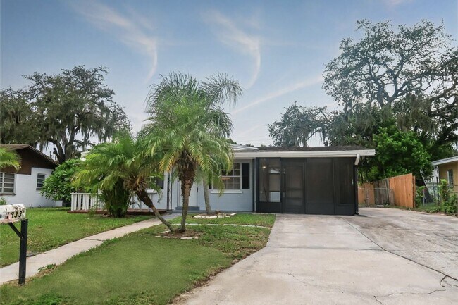 Building Photo - 1/2 OFF 3 Bedroom, 1 Bathroom Home for Ren...