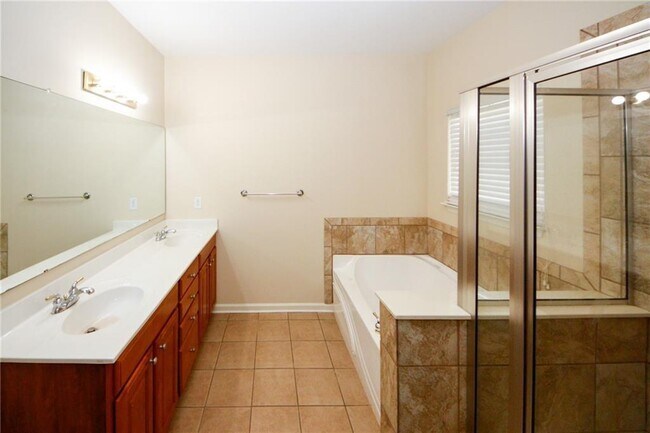 Building Photo - 587 Creek Valley Ct