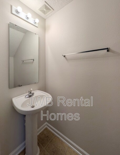 Building Photo - 8473 McGirts Village Ln