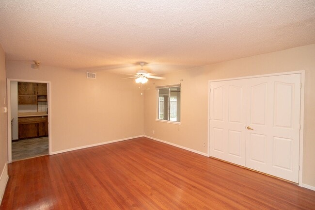 Building Photo - Expansive Four-Bedroom In Highly Desirable City Of Redlands!