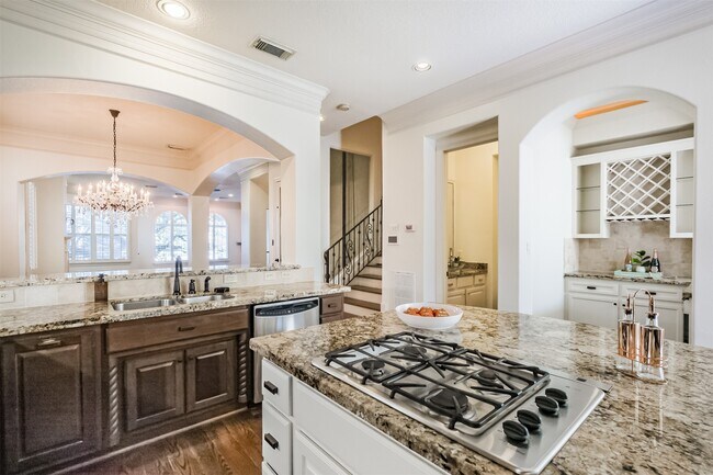 Building Photo - 407 W Bell St