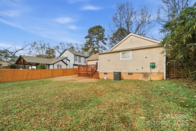 Building Photo - 2830 Hilliard Dr