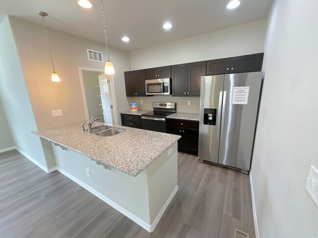 Building Photo - 2 Bedroom Home Available Near S Union Blvd & Martin Luther Kings Jr Bypass!