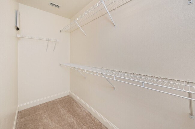 Building Photo - 2 Bedroom Townhouse in Crestview!