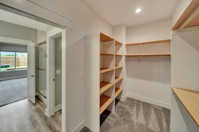 Building Photo - 8710 S 51st St